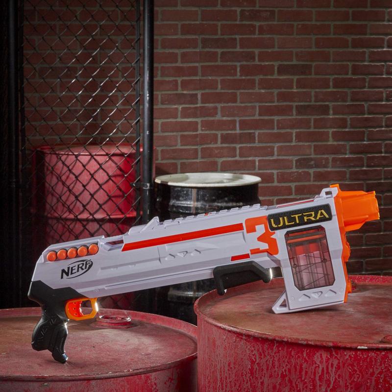 Blaster Nerf Ultra Three Pump-Action com clipe interno de 8 dardos